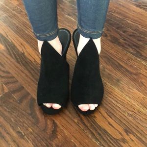 Kendall and Kylie black open toe shoes